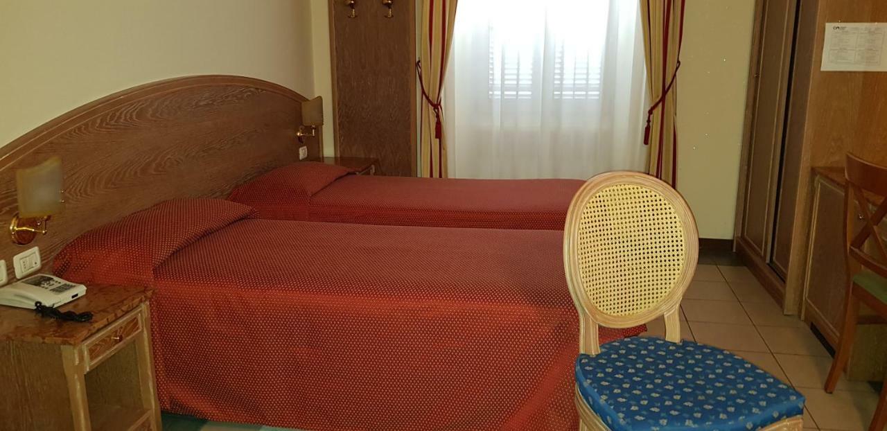 Hotel La Cupola Novara Eksteriør bilde